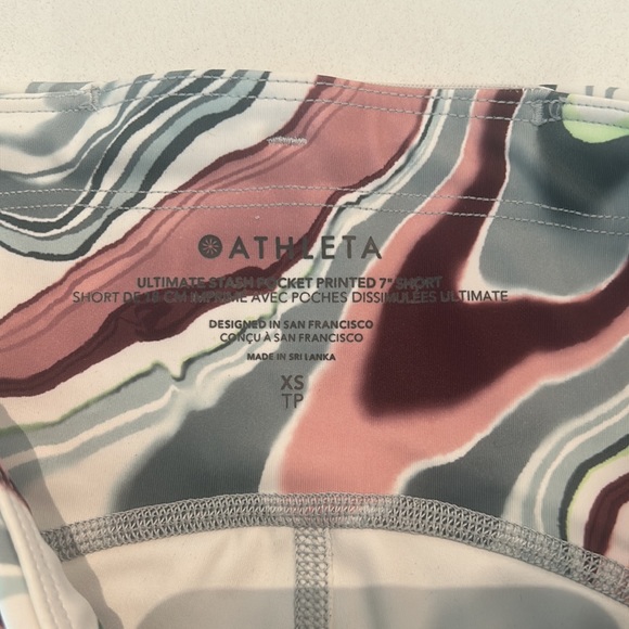 Athleta printed ultimate stash short 7” - Picture 2 of 2